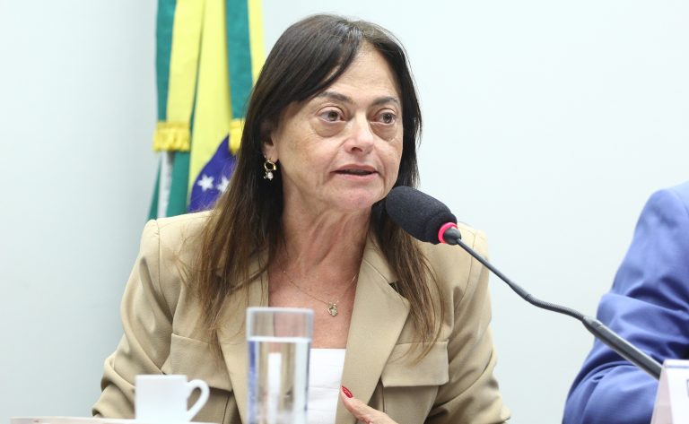 camara-discute-direito-ao-uso-de-nome-religioso-no-servico-publico