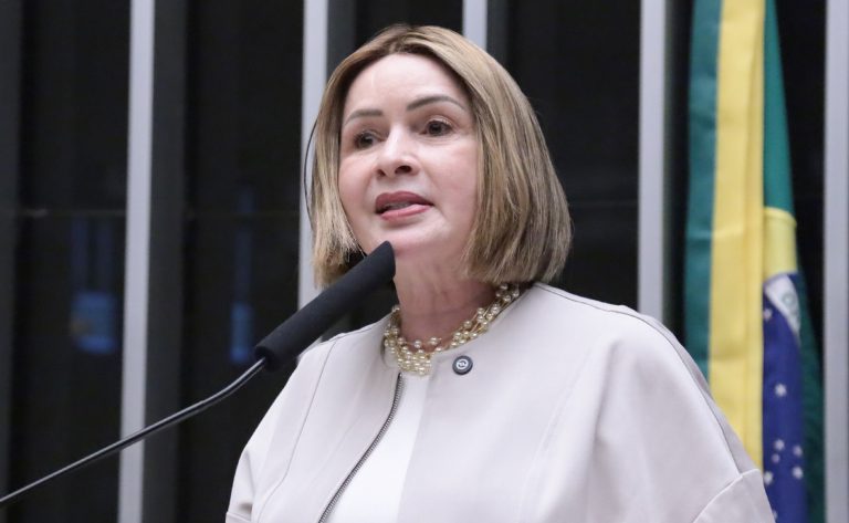 pl-altera-ctb-para-permitir-orgaos-de-transito-oferecer-jogos-e-videos-para-escolas