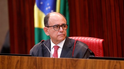afastado-usucapiao-familiar-sobre-parte-de-imovel-com-area-total-superior-a-250-m²