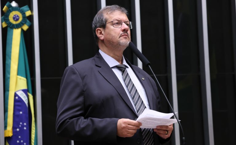 pl-estabelece-politica-nacional-de-transparencia-sobre-materiais-plasticos